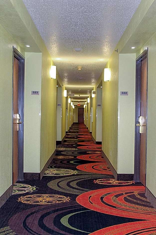 Days Inn by Wyndham Batavia Ohio