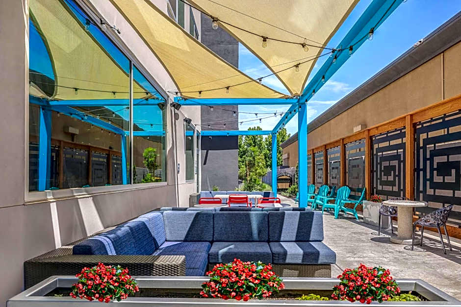 Tru By Hilton Lathrop, CA