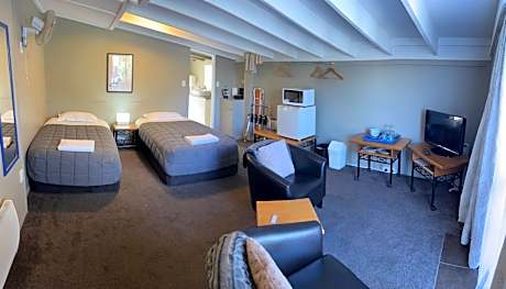 Twin Room with Bathroom