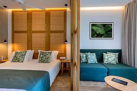 Junior Suite with Sharing Pool