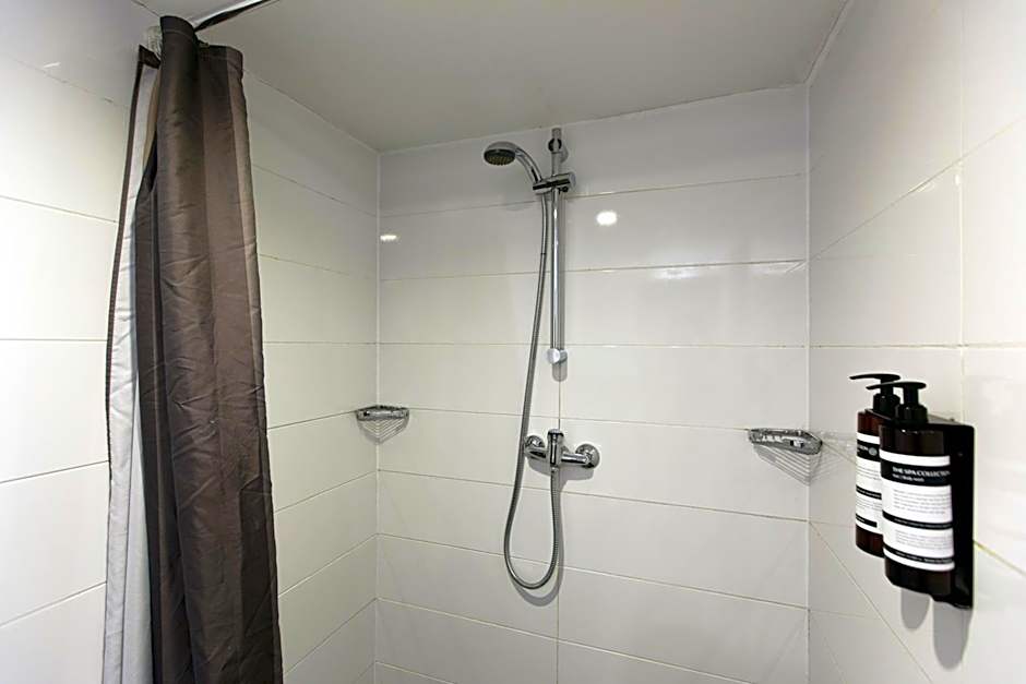 Quentin Arrive Hotel