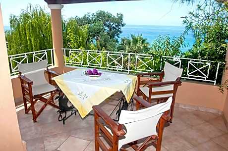 Large apartment Tonia with sea view - Pelekas Beach, Corfu