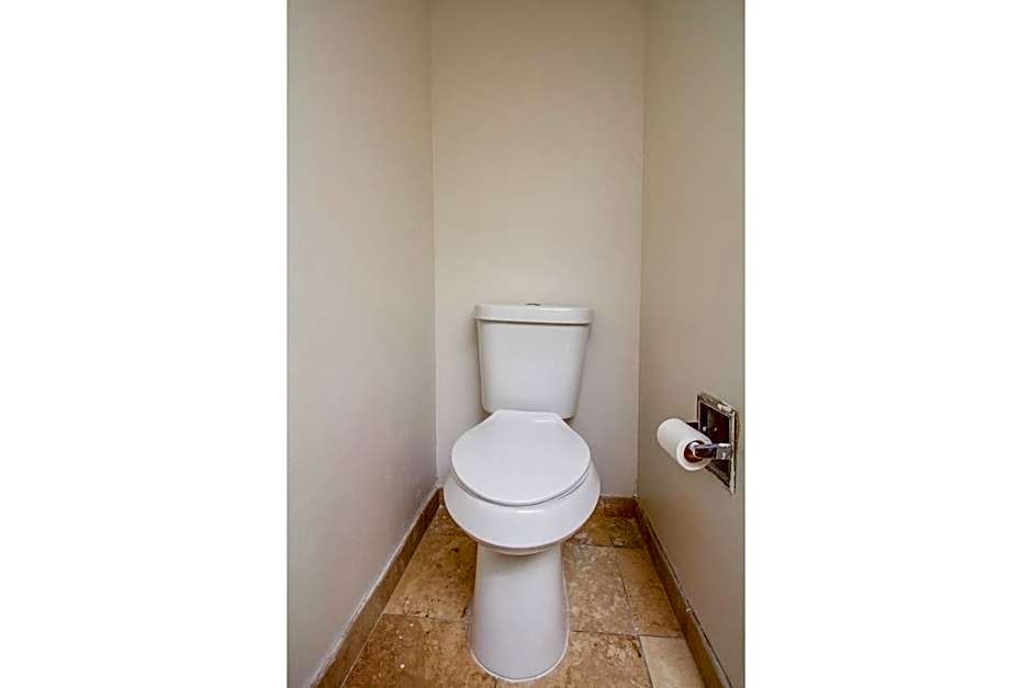 Tulsa Square Hotel Central, I-44 By OYO