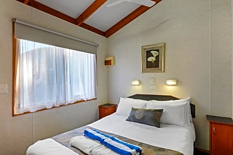 Standard 2-Bedroom Cabin - Sleeps 6