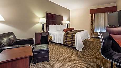 King Room with Roll-In Shower - Mobility Accessible/Non-Smoking