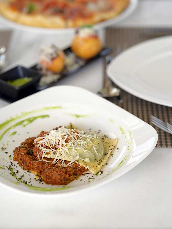 The G Einbay Golf Resort