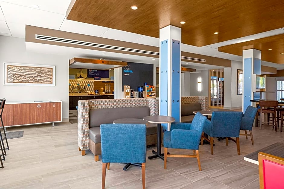 Holiday Inn Express & Suites Sanford- Lake Mary By IHG