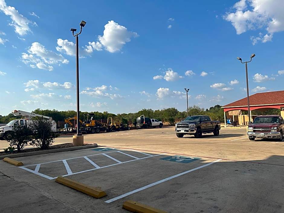 Executive Inn & Suites