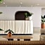 Sandbourne Santa Monica, Autograph Collection