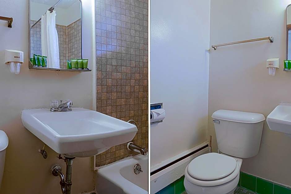 Love Hotels Silver Street by OYO at Hurley WI