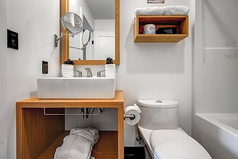 Raven Inn Whitehorse