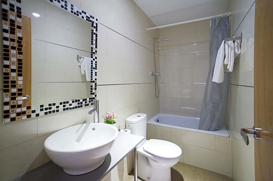 Hostal Drassanes