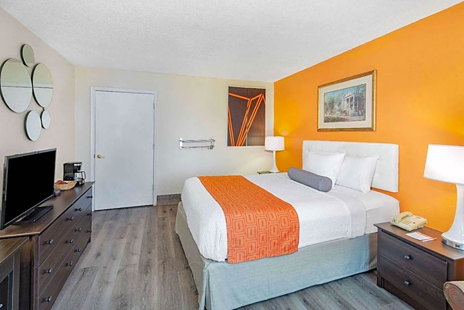 Howard Johnson by Wyndham Staunton