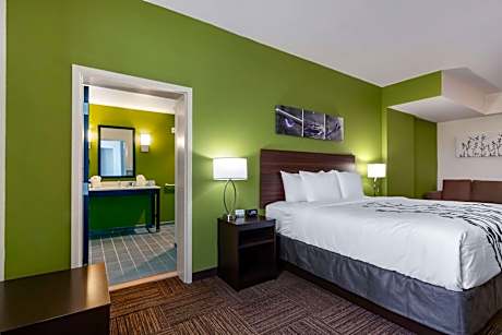 King Suite - Accessible/Non-Smoking