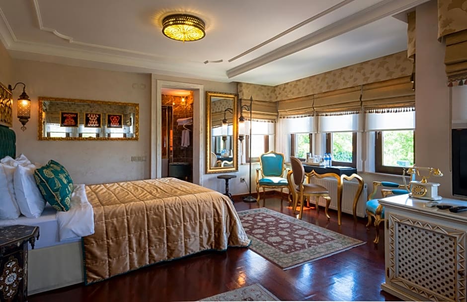 Photo 1 of 4 of 1 Queen Bed