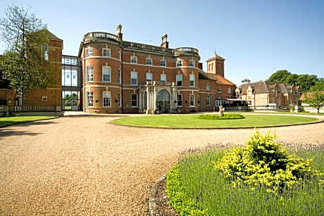 Oakley Hall Hotel