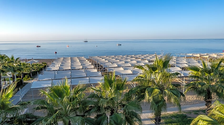 J'Adore Deluxe Hotel & Spa