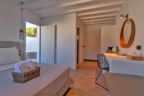 Zen Secluded Room with Sea and Mountain View