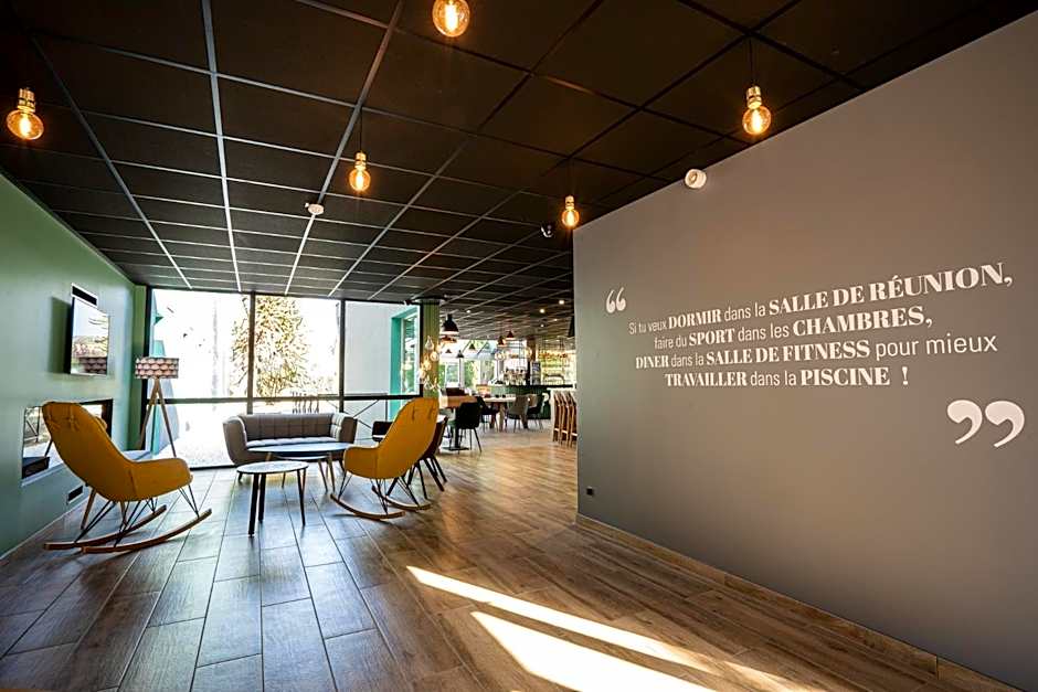 PoMo Hotel & Restaurant