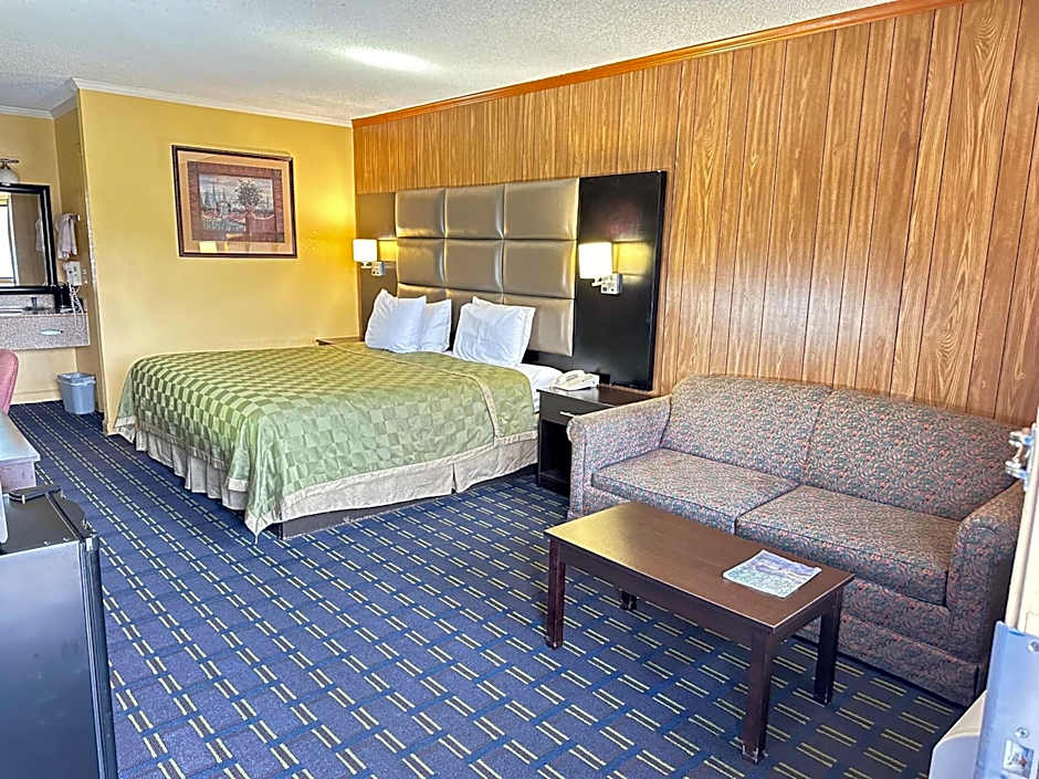Rodeway Inn & Suites Plymouth Hwy 64