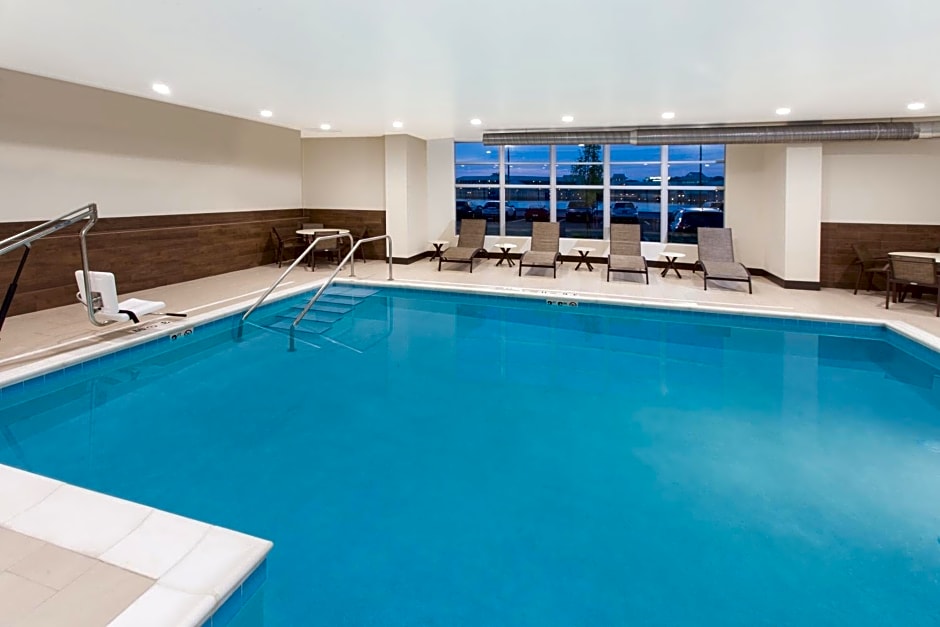 Holiday Inn Express & Suites Sandusky, an IHG Hotel