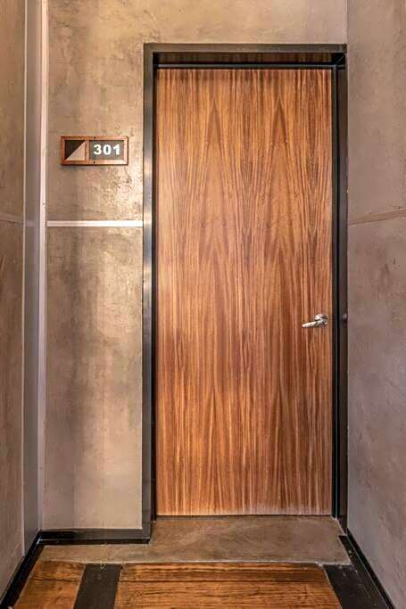 L301 1Bdrm 1bath fits 6 AC Rooftop views