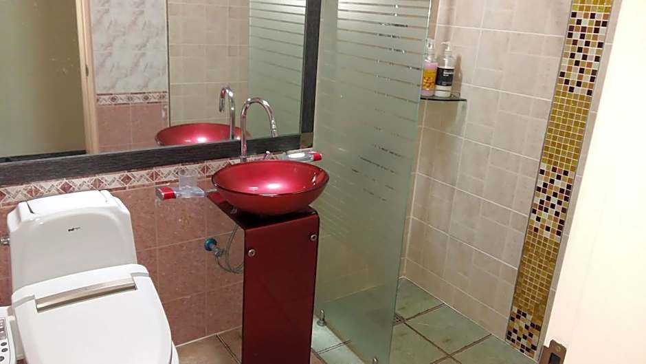 B&F Hotel