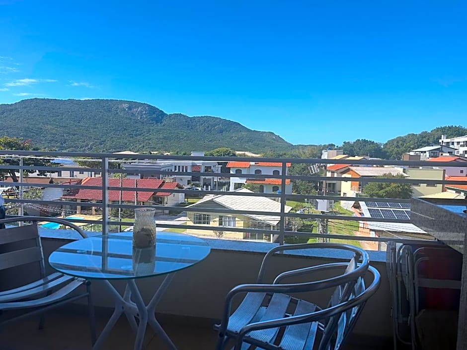 Piscina varanda espaçosa com churrasqueira a 3 min da praia