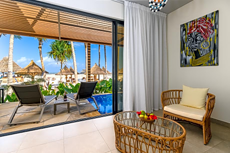 suite with infinity pool