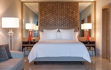 Garden View Suite king bed