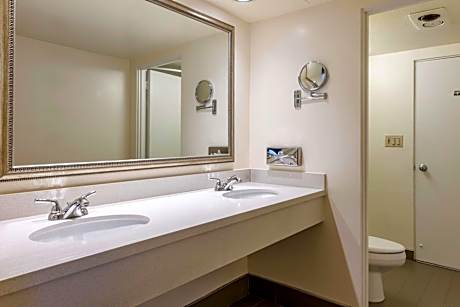 King Suite with Sofa Bed and Spa Tub