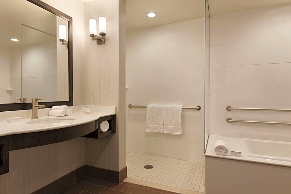 Hilton Garden Inn Boston Logan Airport