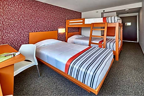 Room with Three Twin Beds