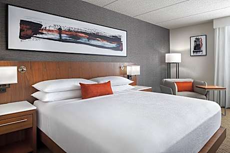 Poolside King Bed Room, Guest room, 1 King, Away from elevator, Low floor, Oceanfront access