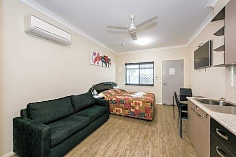 Deluxe Queen Studio - Not Pet Friendly