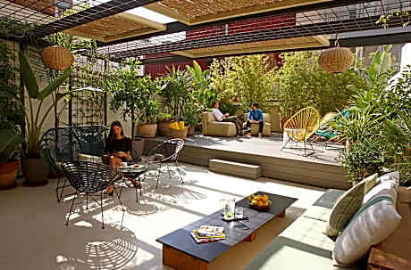 Chic & Basic Lemon Boutique Hotel