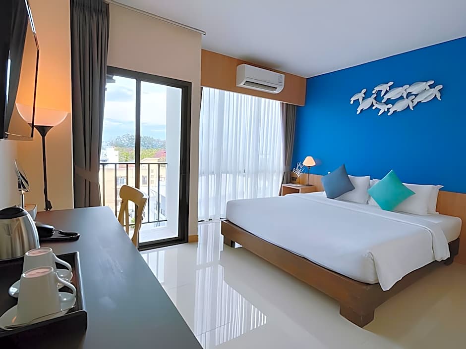 The Sixteenth Naiyang Beach Hotel