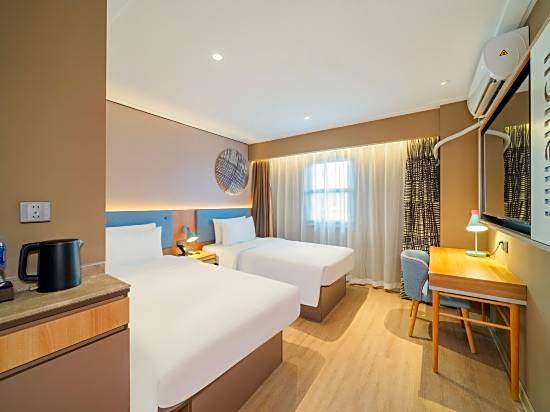 Home Inn (Ningbo Tianyi Plaza Jiangxiaqiao subway station)
