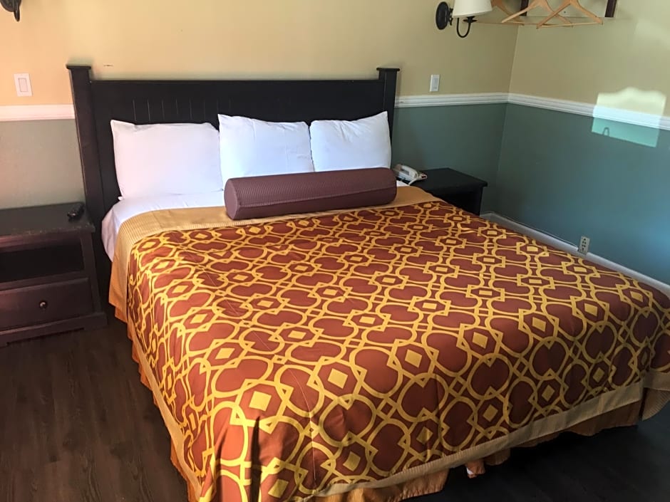 Paradise Inn & Suites