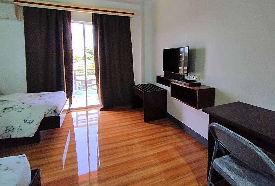 RedDoorz @ LQJ Hotel Old Buswang Kalibo