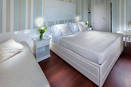 Superior Double Room with Balcony and Sea View