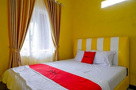 RedDoorz near Terminal Mendolo Wonosobo