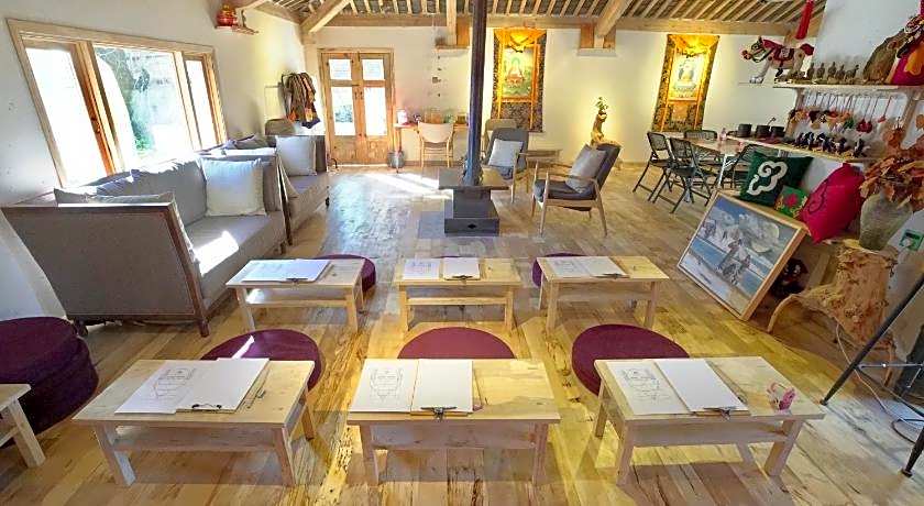 Arro Khampa by Zinc Journey Lijiang