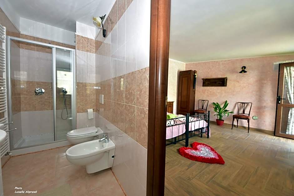 Hotel Diffuso Il Portichetto sulla collina a Vezio Perledo