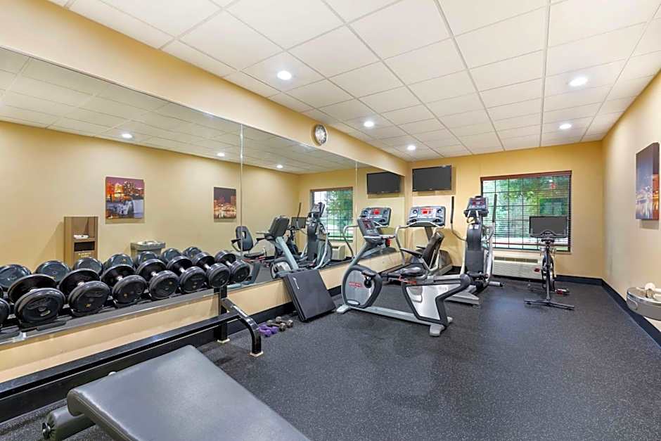 Best Western Plus Victor Inn & Suites