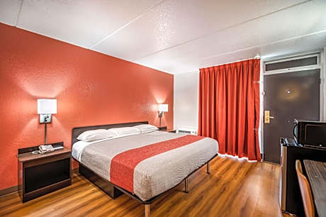 King Room - Non-Smoking