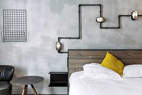 Medium with Streetview