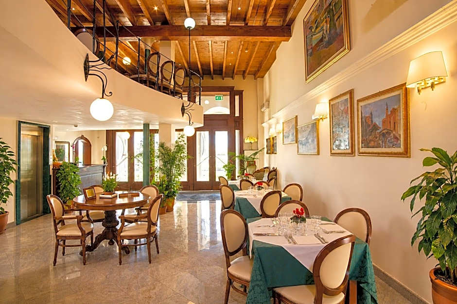 HOTEL HIERACON