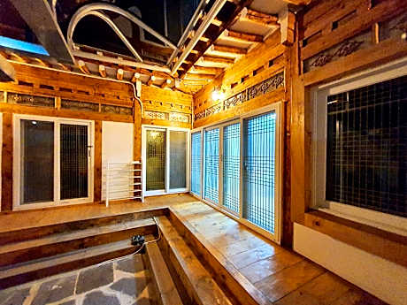 Hwangridangil Adamjeong Hanok Stay