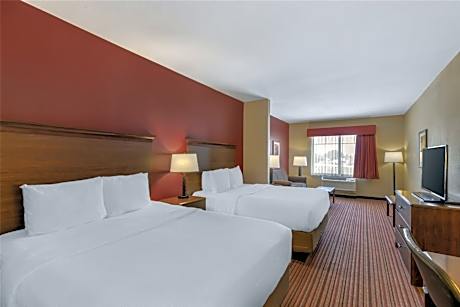 Queen Room with Two Queen Beds and Shower - Non-Smoking